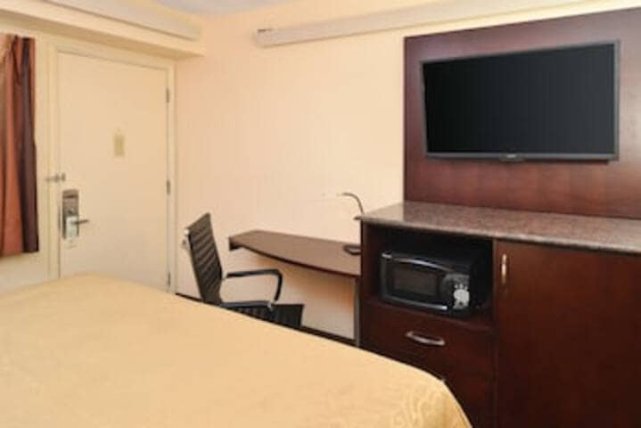 Room 28 of 99