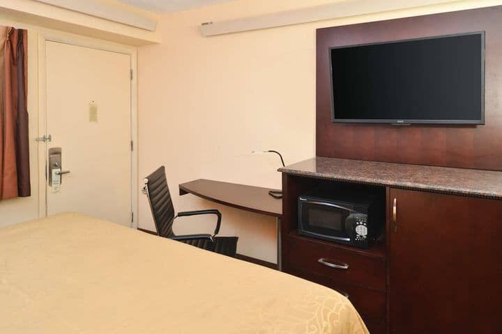 Room 30 of 99